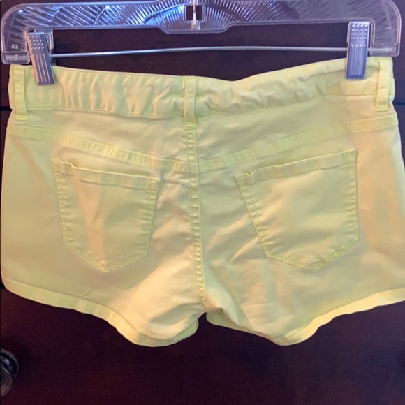 Aeropostale bright yellow shorts - Picture 2 of 3